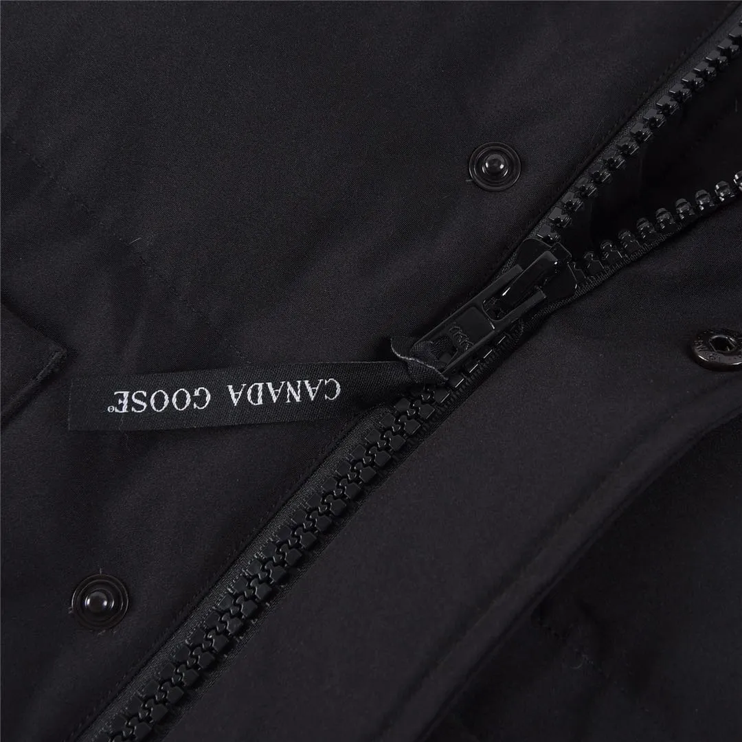 P320 Canada Goose Canada Goose #Freestyle Crew 4154M men’s and women’s vest down ➖ Genuine synchronous anti-counterfeiting chip sensor! ➖ Imported Behringer embroidery machine to customize 10,000-needle embroidery logo! ➖ Imported 21-count polyester-cotton blended original fabric, using Feather-Light 10D waterproof coating fabric, made of 84.5% polyester fiber and 15.5% cotton, 100% the best feel in the entire network! ➖ The genuine official website uses the national standard 80 white duck down, and will never be misled by false claims such as 90 down or goose down! ➖ 100% nylon nylon lining with double double-layer sealing design to prevent velvet from running away. Top-grade polar fleece is used in the collar and pockets to keep warm and comfortable! ➖ Yoshida YKK provides original custom-made electroplated sliders. YKK two-way lockable zippers are tight and smooth and will not peel off paint! ➖ 3M composite original Velcro is durable, and all accessories and hardware are disassembled and customized!  SIZE: XS S M L XL XXL [Attached: Size chart]